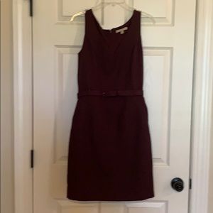 Sleeveless shift dress with belt